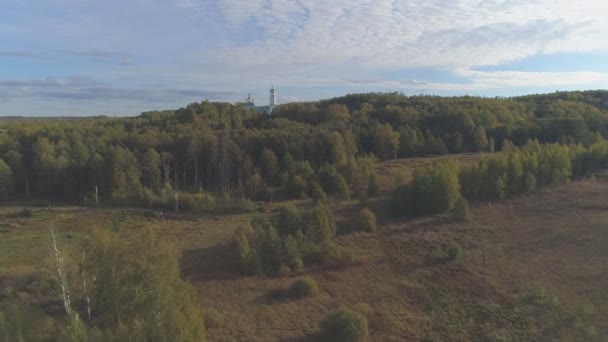 Flyga Upp Till Kazan Kyrkan Byn Borisogleb Aerial Video Skjutning — Stockvideo