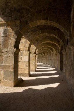 Güzel arcade yakınındaki şehir Aspendos Antik tiyatro. Türkiye.