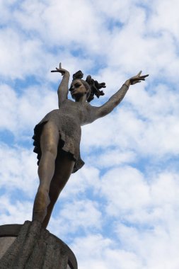 Balerin Maya Plisetskaya, Moskova Merkezi anıt. Alt görünümü.