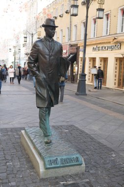 Moskova, Rusya, 7 Ekim 2018: Anıt besteci Sergei Prokofiev. Rusça kaide üzerinde yazıt: 