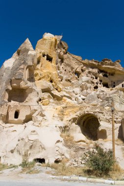 Mağaralar ile güzel eski rock kenti Cavusin.