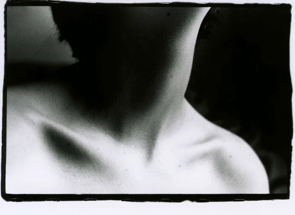 優雅な裸の美しい女性の首. — ストック写真
