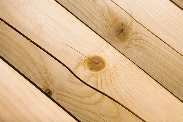Het oppervlak van de verwerkte houten balk close-up. — Stockfoto