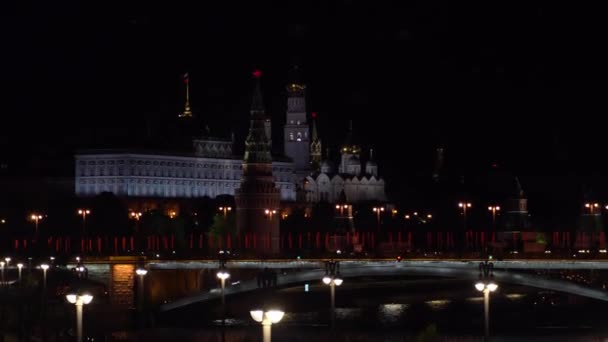 Vista nocturna del terraplén del Kremlin. Moscú, Rusia — Vídeos de Stock