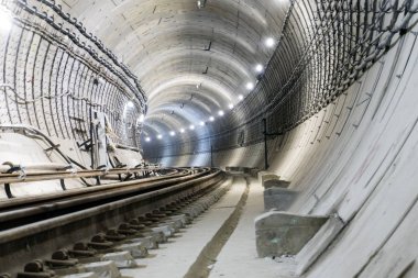 Betonarme borular inşaat Metro Tünel altında.