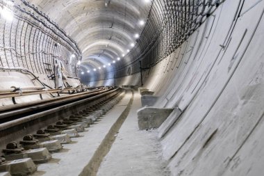 Betonarme borular inşaat Metro Tünel altında.