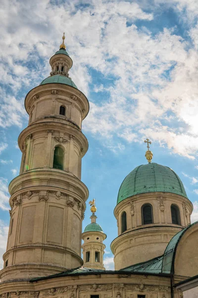 Graz. Österreich. Blick auf die Kirche St. Katharina und den Kirchturm in Graz — Stockfoto