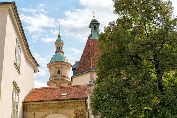 Graz. Austria. Widok na Kościół św Katarzyny i wieży Kościoła w mieście Graz — Zdjęcie stockowe