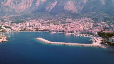 Avrupa. Hırvatistan. 4 k şehir Makarska Riviera dron üzerinden Makarska.View