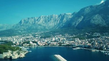 Avrupa. Hırvatistan. 4 k şehir Makarska Riviera dron üzerinden Makarska.View