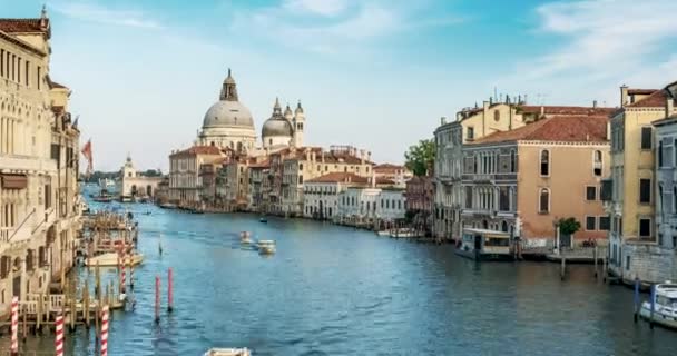 Europa. Venetië. Italië. Een uitzicht op de basiliek en het Grand canal timelapse in 4k — Stockvideo