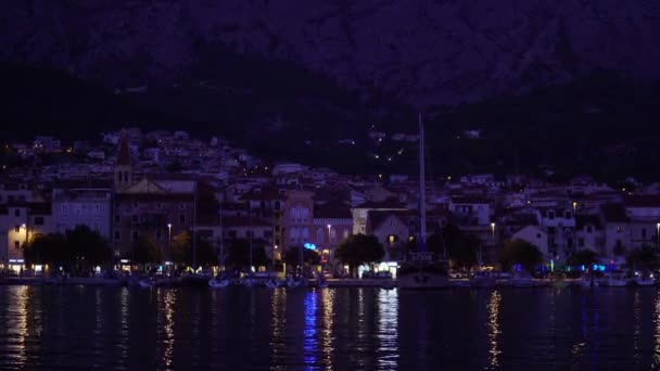 Makar Riviera, Kroatië. Weergave van het oude historische centrum van Makarska — Stockvideo