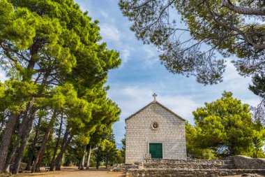 Makarska. Hırvatistan. Küçük kilise Adası
