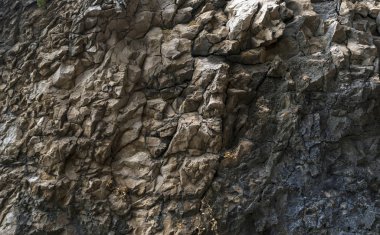 arka plan gri kabartmalı kayalar bir yaz gününde