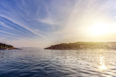 Yaz aylarında Adriyatik Denizi üzerinde güzel gün batımı