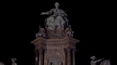 Viyana, Avusturya. İmparatoriçe Maria Theresa gece 4k merkezindeki anıt