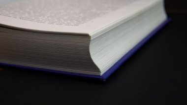 Yavaş mo dönüm kitap sayfaları