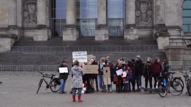 Berlin Almanya Aralık 2018 Organize Öğrenci Kazık Bundestag Önünde — Stok video