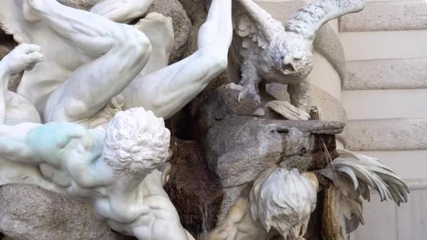 Vídeň, Rakousko září 2018.The fontána před palác Hofburg — Stock video