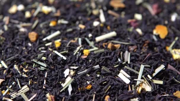 feuilles de thé tournantes avec l'ajout d'agrumes secs 