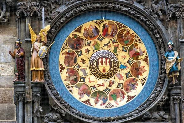 Czechy. Zegarem astronomicznym w starym mieście — Zdjęcie stockowe
