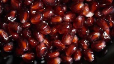 taze kırmızı nar tohumları yavaş dönme