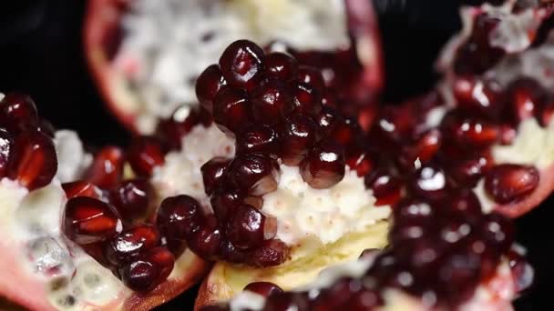 Slow rotation of fresh red pomegranate seeds — Stock Video
