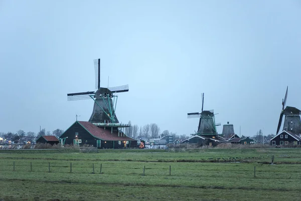 Holandia. Holandia. Młyny wiatrowe w Zaanse Schans — Zdjęcie stockowe