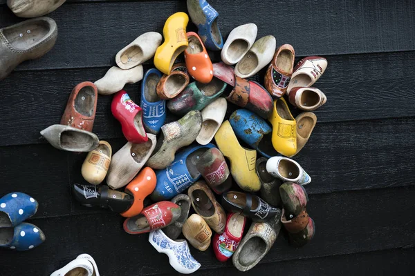 TraditioNetherlands. Holanda. Zaanse Schans diciembre 2018. zapatos tradicionales holandeses de madera —  Fotos de Stock