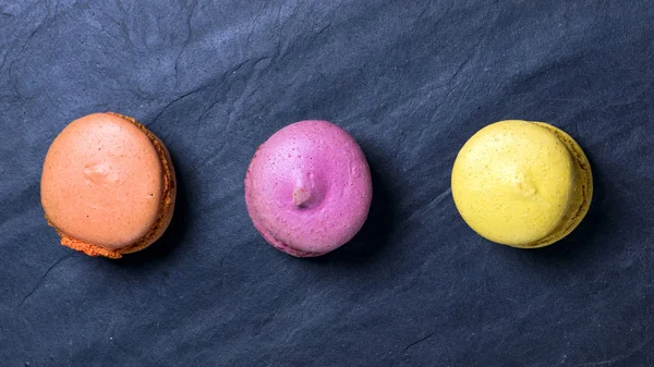 Set de muchos macarrones multicolores. Dulces inventados en Francia. Foto de comida —  Fotos de Stock
