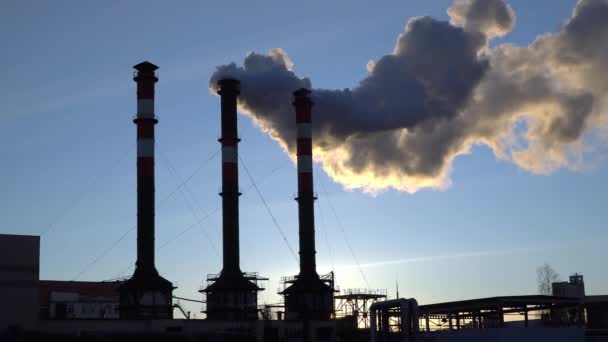 Air pollution from industrial plant pipes — Stock Video