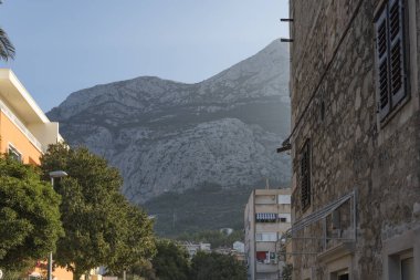 Makarska Hırvatistan kenti bir tipik sokak
