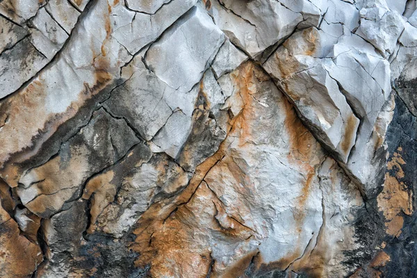 Abstrakter Hintergrund alter rissiger Felsen in Nahaufnahme — Stockfoto