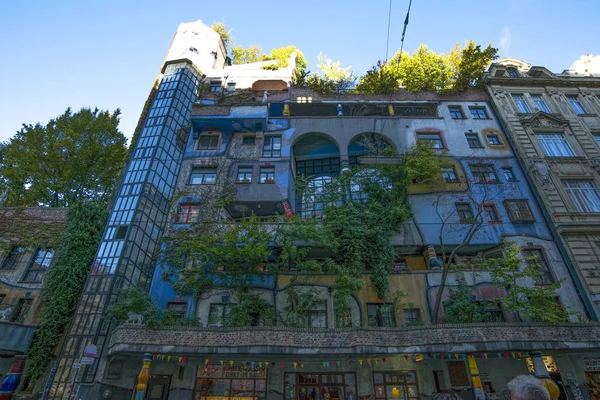 Vienna, Austria September 2018. view of Hundertwasser house. — Stock Photo, Image