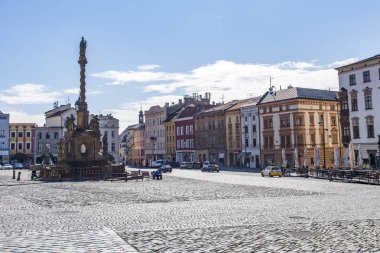 Olomouc, Çek Cumhuriyeti. Belediye Binası ve Holy Trinity sütun Square'de Panoraması
