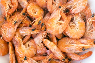 akşam yemeği için büyük kırmızı Akdeniz karides pişmiş