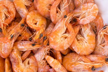 akşam yemeği için büyük kırmızı Akdeniz karides pişmiş