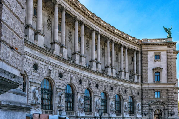 비엔나에서 Heldenplatz 함께 Hofburg 팰리스의 외관의 세부 사항 — 스톡 사진