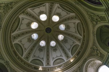 Avusturya, Viyana, Eylül 2018. Michaelertrakt akşam Hofburg Sarayı kompleksi kubbe