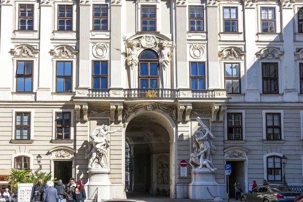 Wien. Østrig. September 2018: Buen på Hofburg Slot i Wien - Stock-foto