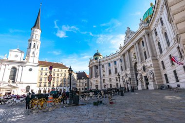 Viyana. Avusturya Eylül 2018. Aziz Michaels Meydanı 'nda St. Michael Kilisesi