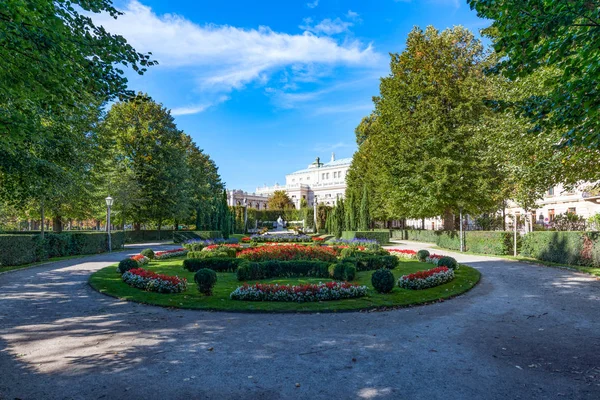 Piękny park w Wiedniu Austria w słoneczny dzień — Zdjęcie stockowe