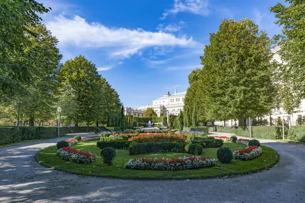 Belo parque em Viena Áustria em um dia ensolarado — Fotografia de Stock