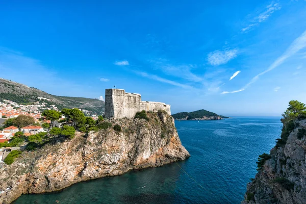 Fortaleza en el viejo Dubrovnik en Croacia en un día soleado de verano —  Fotos de Stock