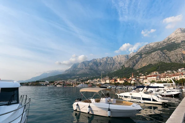 Widok na port na Morzu Adriatyckim w Makarskiej — Zdjęcie stockowe