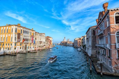 İtalya. Venedik Eylül 2018. Venedik 'te tekneler ile büyük kanal kentsel manzara