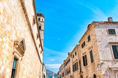 Dubrovnik 'te bir yaz gününde ana geniş cadde, Hırvatistan