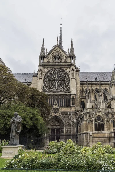 Собор Парижской Богоматери в Париже. Франция — стоковое фото