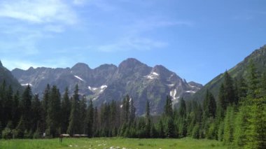 Güneşli bir günde Tatra dağları