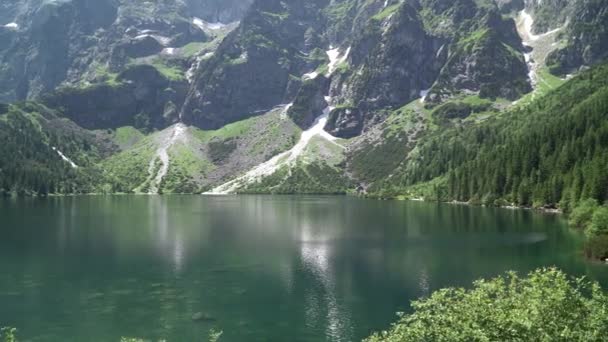 Montanha lago no Tatras no verão. Lago do topo 5 lagos mais bonitos da terra — Vídeo de Stock